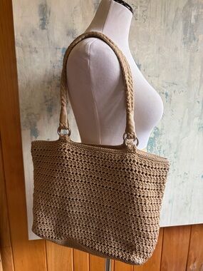 Lina Woven Crochet Tote Bag Natural Tan! Zip Closure. Compartments! Summer Vibe